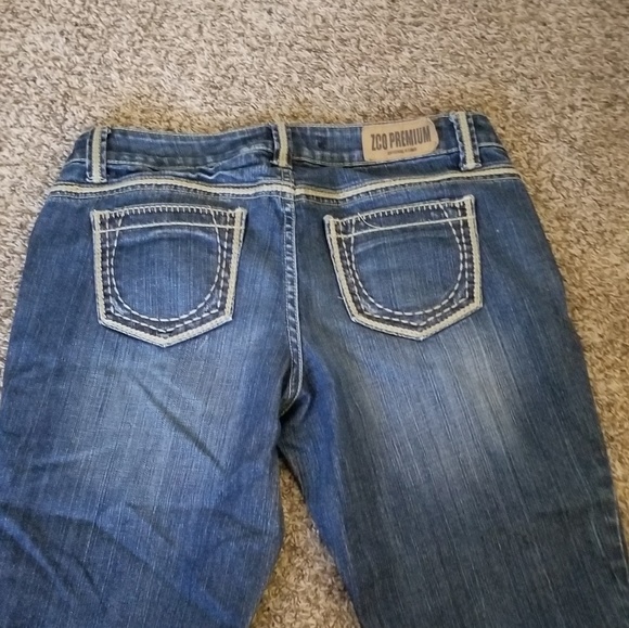 ZCO Jean's Capris - Picture 2 of 3